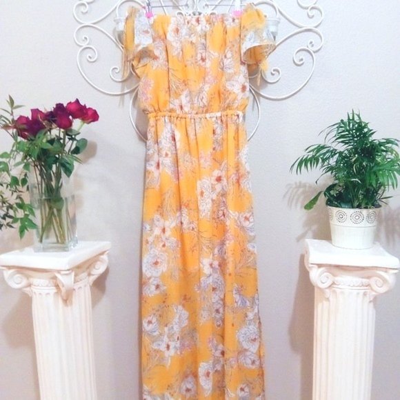 Gilli Dresses & Skirts - NEW - Gilli Floral Off Shoulder Maxi - Stunning!